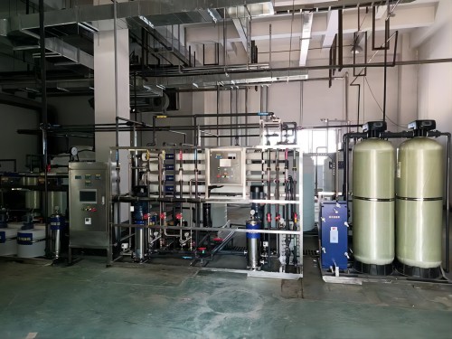 1T/H超纯水设备-湖北武汉华中科技大学-新伟水处理柏枫杨